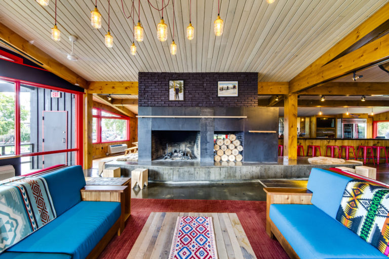 Lake House hotel designed by Mapos